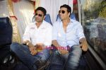 Akshay Kumar and Sunil Shetty promote Thank You outside SRK_s house Mannat on 31st March 2011 (22).JPG